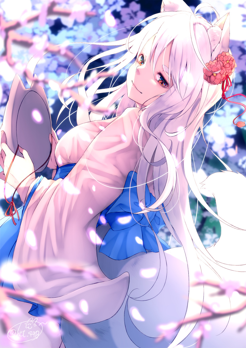 1girl animal_ears bangs blue_bow blue_hakama blurry blurry_background blurry_foreground bow breasts chita_(ketchup) closed_mouth commentary_request depth_of_field flower fox_ears fox_girl fox_mask fox_tail hair_between_eyes hair_flower hair_ornament hakama head_tilt highres holding holding_mask japanese_clothes kimono long_hair long_sleeves looking_at_viewer looking_back mask mask_removed original red_eyes red_flower short_kimono silver_hair small_breasts smile solo tail thick_eyebrows very_long_hair white_kimono wide_sleeves