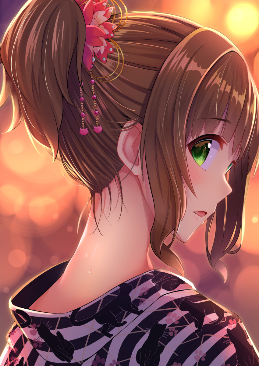 1girl animal_print bangs blurry blurry_background blush brown_hair cat_print commentary_request depth_of_field eyebrows_visible_through_hair fang flower green_eyes hair_between_eyes hair_flower hair_ornament highres idolmaster idolmaster_cinderella_girls japanese_clothes kimono looking_at_viewer looking_back maekawa_miku nape neck parted_lips paw_print ponytail portrait print_kimono red_flower sidelocks solo striped sweat u_rin vertical-striped_kimono vertical_stripes yukata