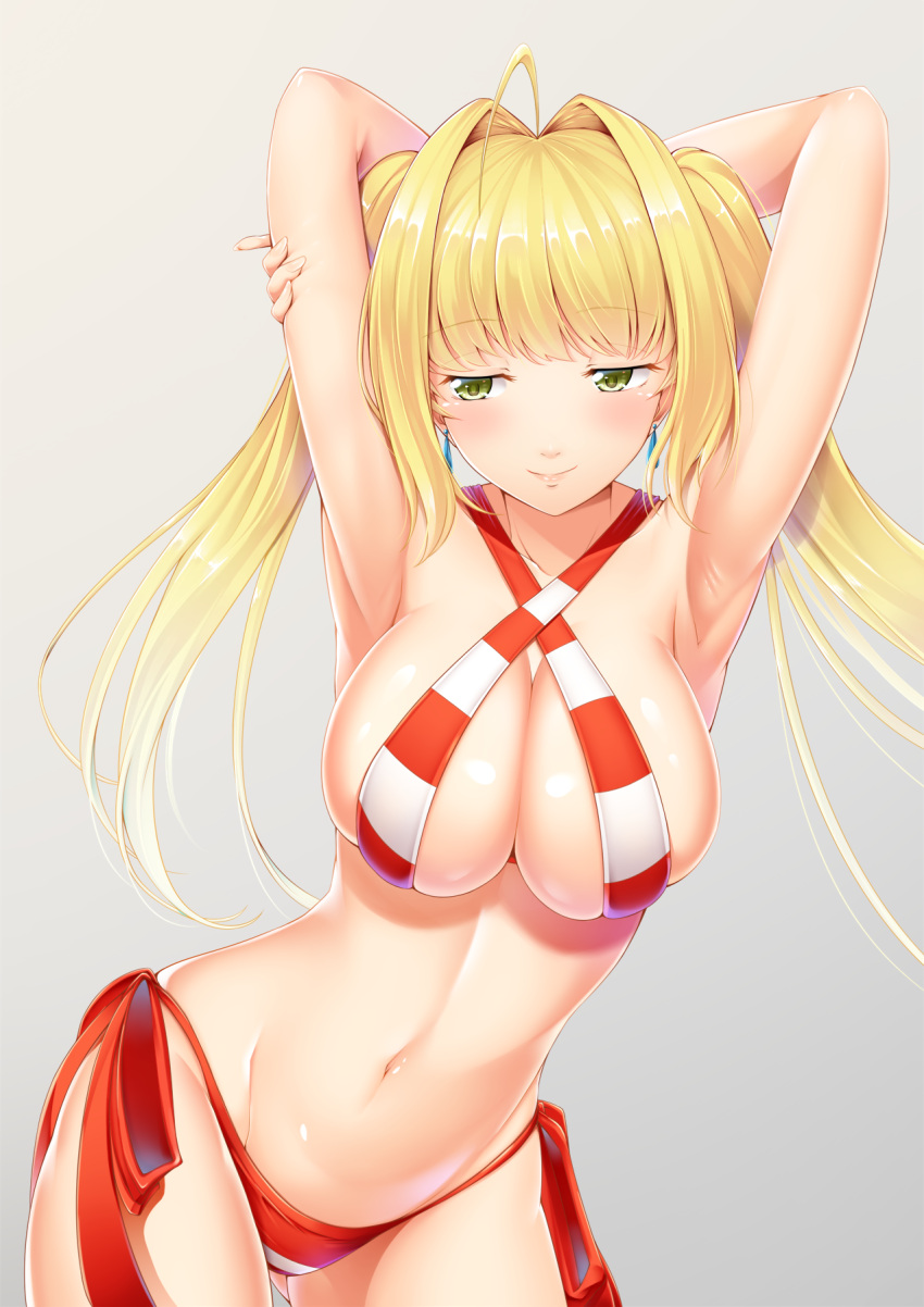 1girl ahoge armpits arms_behind_head bikini blonde_hair breasts closed_mouth commentary_request eyebrows_visible_through_hair fate/grand_order fate_(series) green_eyes grey_background highres large_breasts long_hair looking_to_the_side navel nero_claudius_(fate)_(all) nero_claudius_(swimsuit_caster)_(fate) side-tie_bikini simple_background smile solo striped striped_bikini swimsuit tsugaru_(co-walker) twintails