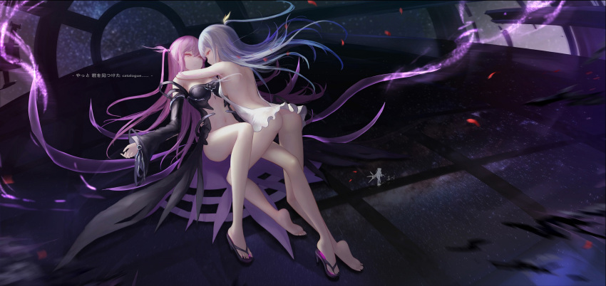 2girls ass backless_dress backless_outfit bare_shoulders barefoot black_dress breasts cleavage dress highres hug lavender_hair long_hair looking_at_another medium_breasts multiple_girls navel one_side_up original purple_hair sandals violet_eyes wangchuan_de_quanyan white_dress
