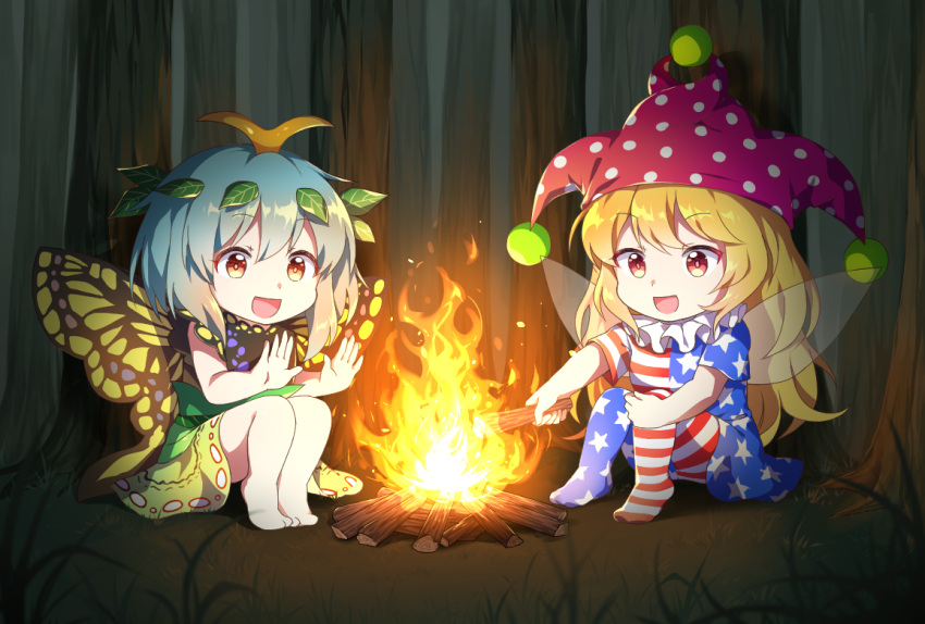 2girls :d american_flag_dress american_flag_legwear antennae barefoot black_dress blonde_hair blue_hair butterfly_wings campfire caramell0501 chibi clownpiece commentary_request dress eternity_larva eyebrows_visible_through_hair fairy_wings fire forest full_body grass green_dress hair_between_eyes hands_up hat holding horizontal-striped_legwear horizontal_stripes jester_cap knees_up leaf leaf_on_head long_hair multicolored multicolored_clothes multicolored_dress multiple_girls nature neck_ruff no_shoes open_mouth orange_eyes outdoors pantyhose polka_dot_hat purple_hat red_eyes short_dress short_hair short_sleeves sitting sleeveless sleeveless_dress smile star star_print striped thighs torch touhou very_long_hair wings