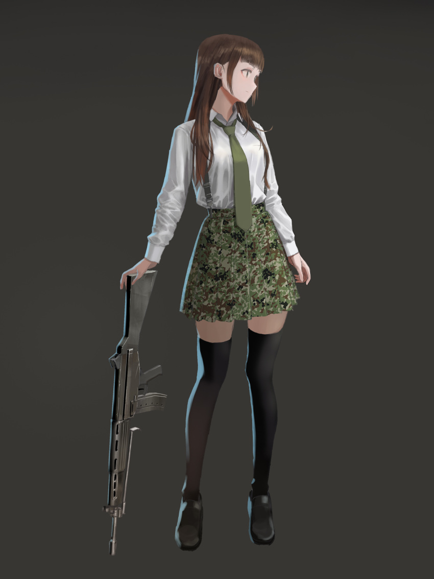 1girl assault_rifle black_footwear black_legwear brown_hair camouflage camouflage_skirt full_body furukawa_herzer green_neckwear grey_background gun highres holding holding_gun holding_weapon howa_type_89 long_hair looking_to_the_side necktie original pleated_skirt rifle shirt simple_background skirt solo standing suspender_skirt suspenders thigh-highs weapon white_shirt zettai_ryouiki