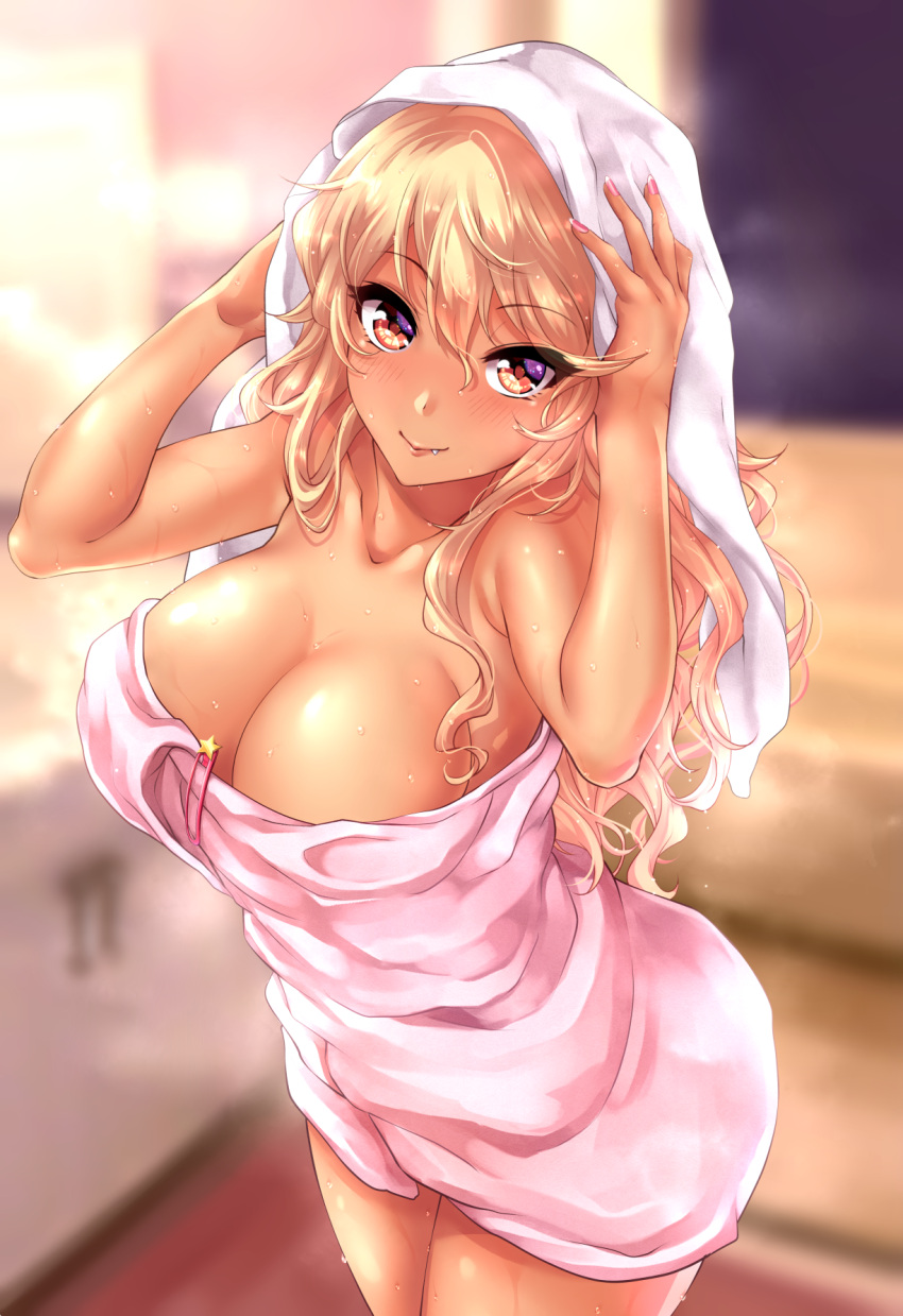 1girl amaryllis bangs blonde_hair blurry blurry_background blush breasts cleavage closed_mouth collarbone cowboy_shot dark_skin eyelashes fang gyaru hair_ornament hairclip highres indoors large_breasts long_hair looking_at_viewer nail_polish naked_towel orange_eyes ouga_saki pink_nails pink_towel smile standing tdnd-96 towel towel_on_head wavy_hair wet white_towel