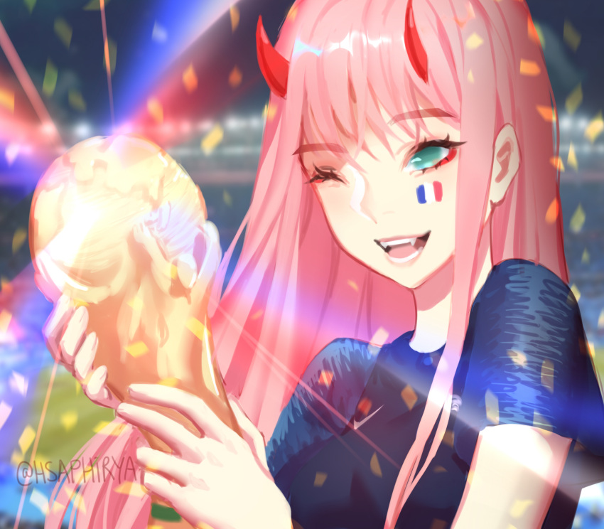 1girl 2018_fifa_world_cup breasts darling_in_the_franxx facepaint fangs france french_commentary green_eyes hair_between_eyes highres holding horns medium_breasts multicolored multicolored_background oni_horns pink_hair red_horns saphirya smile soccer_uniform sportswear trophy twitter_username upper_body world_cup zero_two_(darling_in_the_franxx)
