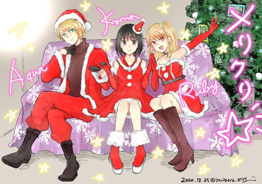 1boy 2girls arima_kana bangs bare_legs black_hair blonde_hair blue_eyes christmas couch gloves hand_grab happy hat highres hoshino_aquamarine hoshino_ruby japanese_text long_hair multiple_girls oshi_no_ko ponytail red_eyes santa_costume short_hair signature smile yurigera_8959