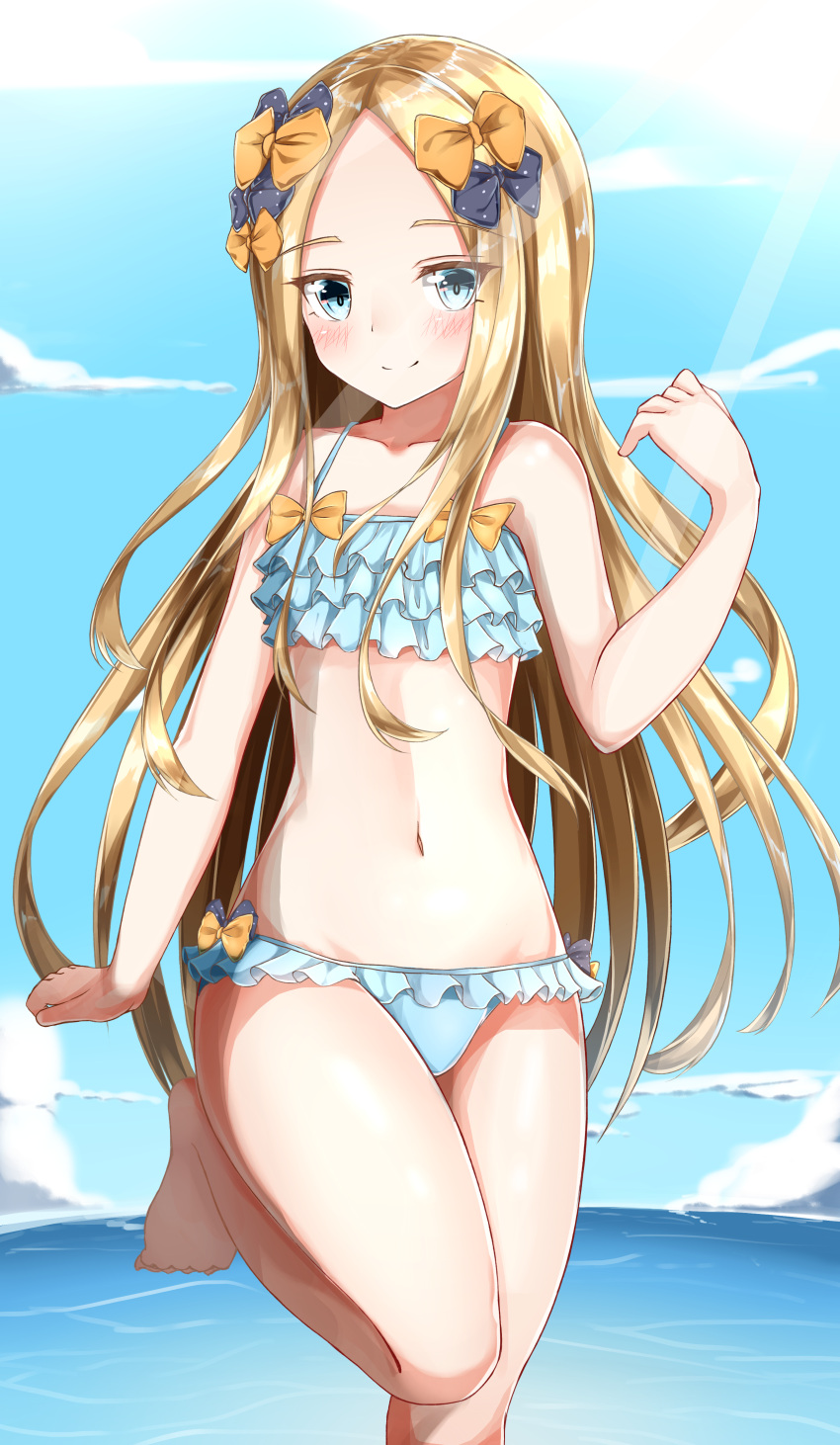 1girl abigail_williams_(fate/grand_order) absurdres bangs bare_arms bare_legs bare_shoulders barefoot bikini black_bow blonde_hair blue_bikini blue_eyes blue_sky bow closed_mouth clouds collarbone day eyebrows_visible_through_hair fate/grand_order fate_(series) forehead hair_bow hand_up highres horizon layered_bikini long_hair looking_at_viewer moyoron navel ocean orange_bow outdoors parted_bangs sky smile solo standing standing_on_one_leg swimsuit very_long_hair water