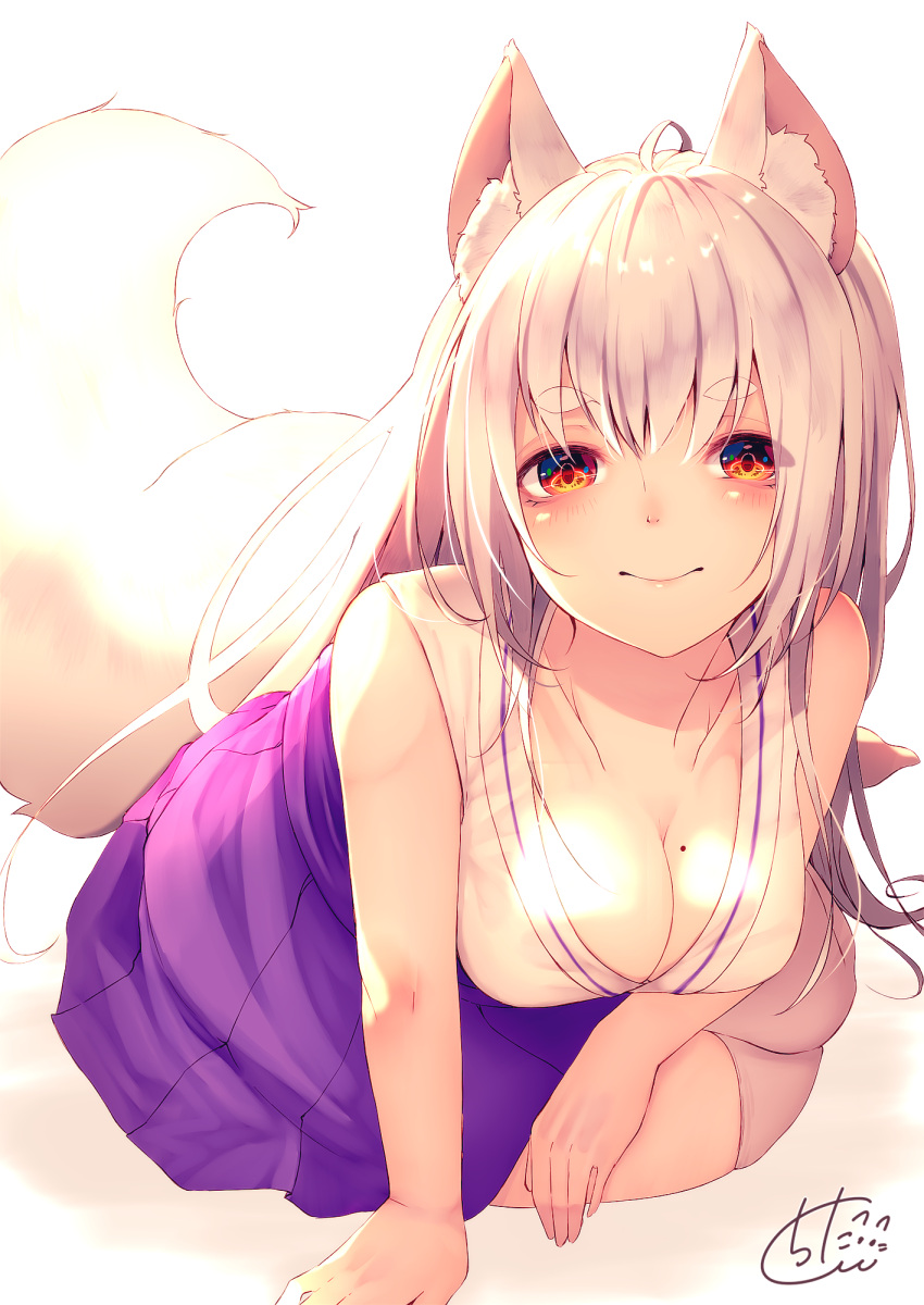 1girl ahoge animal_ears bangs bare_arms bare_shoulders blush breasts chita_(ketchup) cleavage closed_mouth commentary eyebrows_visible_through_hair fox_ears fox_girl fox_tail hair_between_eyes highres large_breasts long_hair looking_at_viewer mole mole_on_breast original pleated_skirt purple_skirt red_eyes signature silver_hair skirt sleeveless smile solo tail thigh-highs very_long_hair white_background white_legwear
