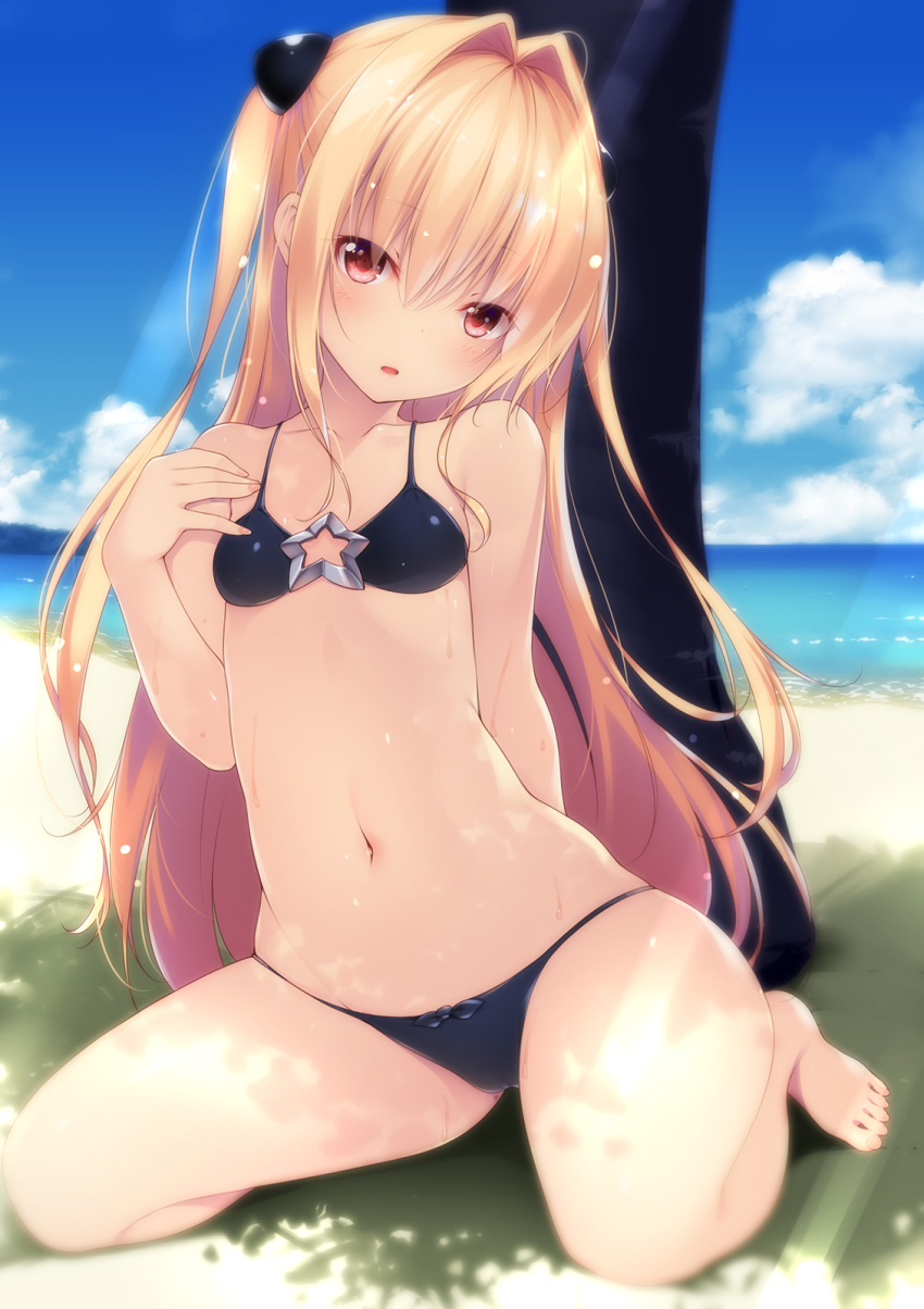 1girl adapted_costume arm_behind_head beach bikini black_bikini blonde_hair blue_sky blush breasts clouds cloudy_sky commentary_request day hair_between_eyes hair_ornament highres kneeling konjiki_no_yami long_hair looking_at_viewer navel outdoors red_eyes shokuyou_mogura sky small_breasts solo star_cutout swimsuit thighs to_love-ru very_long_hair