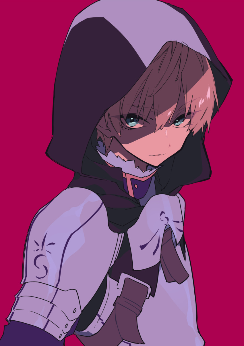 1boy bangs blonde_hair blue_eyes breastplate closed_mouth copyright_request eyebrows_visible_through_hair gorget hair_between_eyes highres hood hood_up male_focus mochizuki_kei red_background shoulder_armor simple_background solo spaulders upper_body