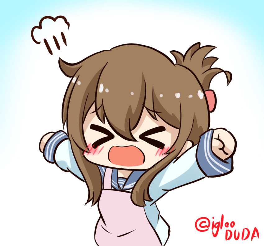 &gt;_&lt; 1girl =3 apron arms_up asimo953 bangs big_head blue_sailor_collar blush breasts brown_hair chibi clenched_hands closed_eyes commentary_request d: dx eyebrows_visible_through_hair facing_viewer folded_ponytail furrowed_eyebrows inazuma_(kantai_collection) kantai_collection long_hair long_sleeves nanodesu_(phrase) no_nose open_mouth outstretched_arms parted_bangs pink_apron sailor_collar school_uniform serafuku shirt sidelocks simple_background sleeve_cuffs solo twitter_username upper_body white_shirt