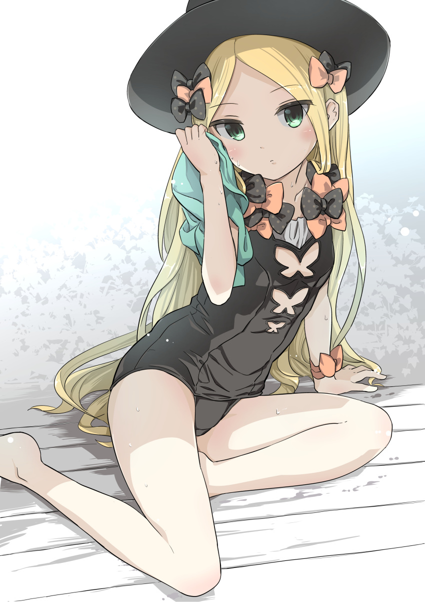 1girl abigail_williams_(fate/grand_order) absurdres anzu_yoshihiro bangs black_bow black_hat black_swimsuit blonde_hair blue_eyes blush bow fate/grand_order fate_(series) forehead hair_bow hat highres legs long_hair looking_at_viewer one-piece_swimsuit open_mouth orange_bow parted_bangs polka_dot polka_dot_bow simple_background sitting solo swimsuit thighs towel