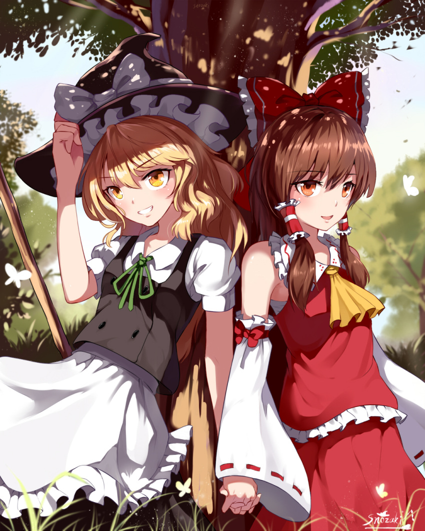 2girls apron arm_up artist_name bare_shoulders black_skirt black_vest blonde_hair blurry blush bow brown_hair bug butterfly chinese_commentary commentary_request cowboy_shot cravat day depth_of_field detached_sleeves eyebrows_visible_through_hair grass grin hair_between_eyes hair_bow hair_tubes hakurei_reimu hand_holding hand_on_headwear hat hat_ribbon highres insect interlocked_fingers kirisame_marisa long_hair looking_at_viewer multiple_girls open_mouth orange_eyes outdoors parted_lips ponytail puffy_short_sleeves puffy_sleeves ribbon ribbon-trimmed_sleeves ribbon_trim sarashi short_sleeves skirt smile snozaki touhou tree under_tree vest waist_apron witch_hat yellow_eyes yellow_neckwear yuri
