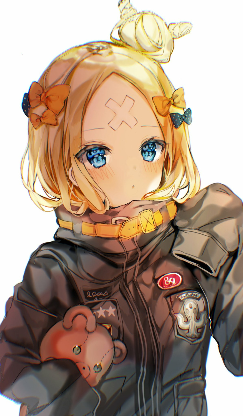 1girl :o abigail_williams_(fate/grand_order) bangs black_bow black_jacket blonde_hair blue_eyes blush bow fate/grand_order fate_(series) hair_bow hair_bun hand_up highres jacket long_hair long_sleeves looking_at_viewer object_hug orange_bow parted_bangs parted_lips polka_dot polka_dot_bow ptmko_d simple_background sleeves_past_fingers sleeves_past_wrists solo stuffed_animal stuffed_toy teddy_bear upper_body white_background