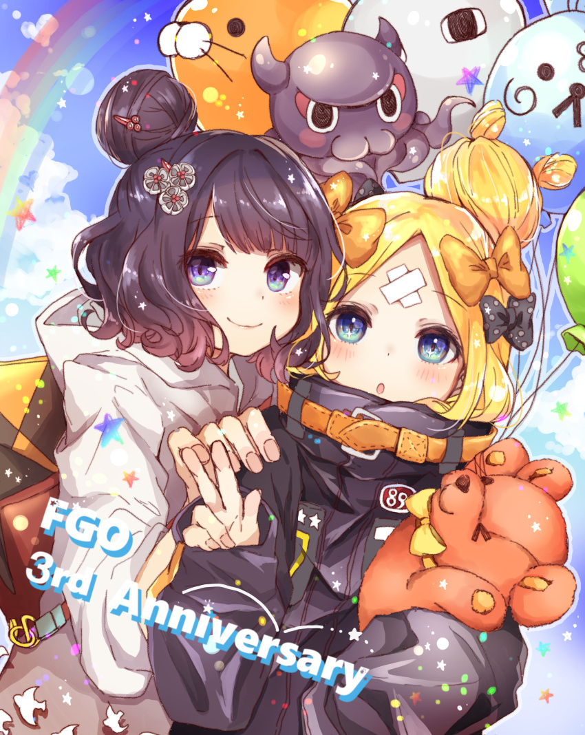 &gt;_o 2girls abigail_williams_(fate/grand_order) absurdres animal anniversary balloon bangs black_bow black_hat black_jacket blonde_hair blue_eyes blue_sky blush bow closed_mouth clouds commentary_request copyright_name day fate/grand_order fate_(series) fingernails fou_(fate/grand_order) grey_hoodie hair_bow hand_on_another's_shoulder hand_up hat heart hi_(wshw5728) highres hood hood_down hoodie jacket katsushika_hokusai_(fate/grand_order) long_hair long_sleeves looking_at_viewer medjed multiple_girls object_hug octopus one_eye_closed orange_bow outdoors parted_bangs parted_lips polka_dot polka_dot_bow purple_hair rainbow sky sleeves_past_fingers sleeves_past_wrists smile stuffed_animal stuffed_toy teddy_bear v