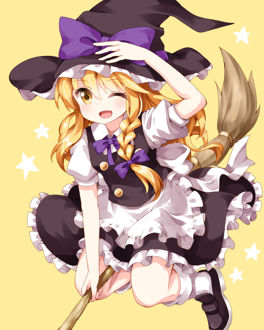 1girl ;d apron arm_up bangs black_footwear black_hat black_skirt black_vest blonde_hair bow braid breasts broom broom_riding commentary_request eyebrows_visible_through_hair frilled_apron frills hair_between_eyes hair_bow hand_on_headwear hat hat_bow highres holding holding_broom kirisame_marisa long_hair neck_ribbon one_eye_closed open_mouth petticoat puffy_short_sleeves puffy_sleeves purple_bow purple_neckwear purple_ribbon ribbon ruu_(tksymkw) shoes short_sleeves simple_background single_braid skirt small_breasts smile socks_over_pantyhose solo star touhou vest waist_apron white_apron white_legwear wing_collar witch_hat yellow_background yellow_eyes