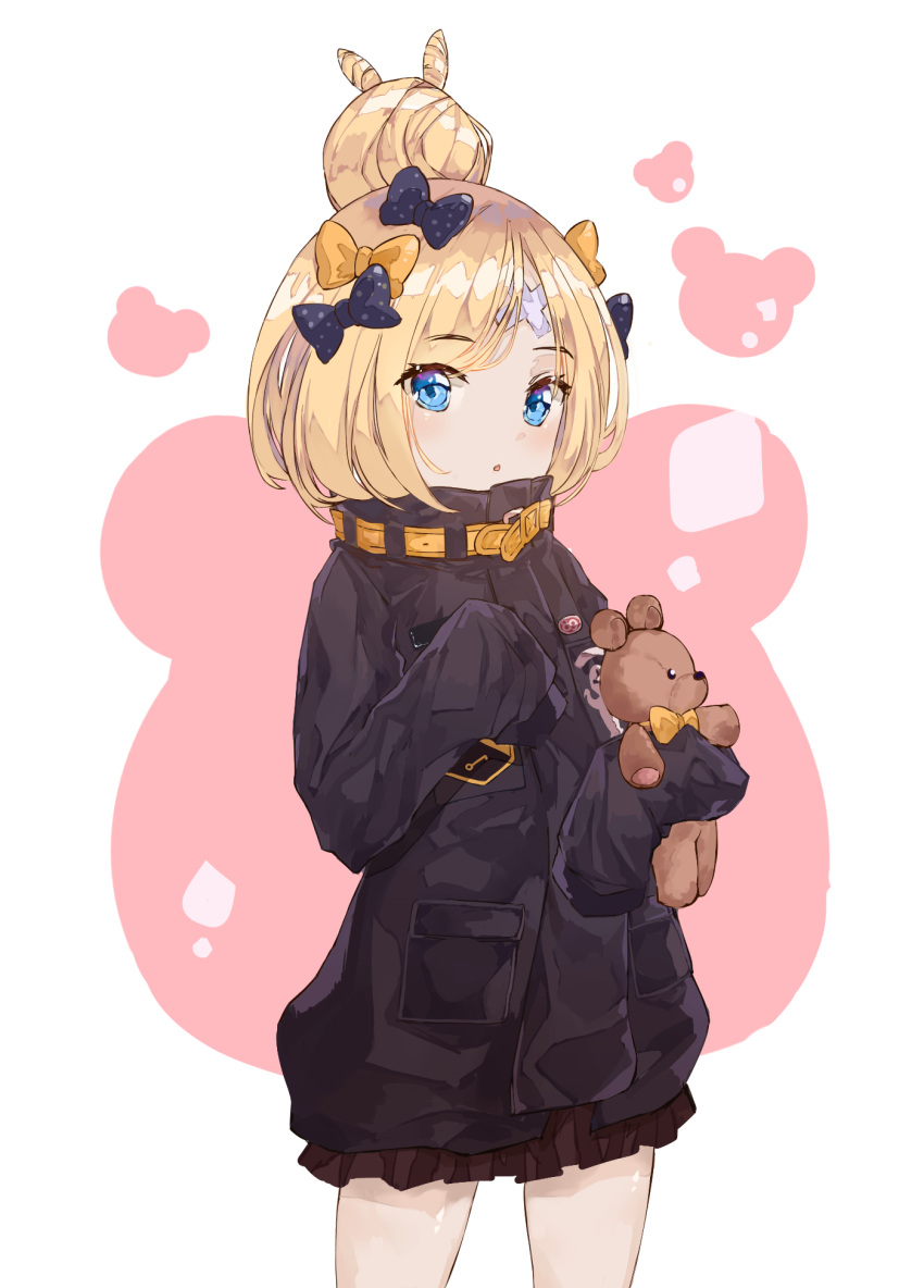 1girl abigail_williams_(fate/grand_order) bangs black_bow black_jacket blonde_hair blue_eyes blush bow commentary cowboy_shot crossed_bandaids eyebrows_visible_through_hair fate/grand_order fate_(series) hair_bow hair_bun hami_(wjdwlsdnr112) hand_up highres jacket key long_hair long_sleeves looking_at_viewer object_hug orange_bow parted_bangs parted_lips polka_dot polka_dot_bow sleeves_past_fingers sleeves_past_wrists solo standing stuffed_animal stuffed_toy teddy_bear white_background