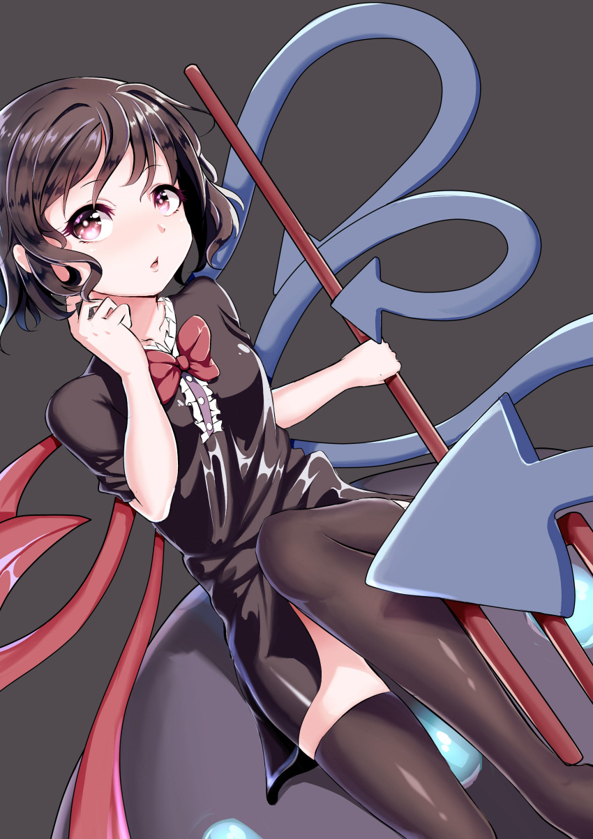 1girl absurdres asymmetrical_wings bangs black_dress bow bowtie breasts brown_hair brown_legwear commentary_request dress eyebrows_visible_through_hair grey_background hand_up highres holding houjuu_nue leg_up looking_at_viewer medium_breasts parted_lips polearm red_neckwear short_dress short_sleeves simple_background solo thigh-highs touhou trap_(drthumt) trident violet_eyes weapon wings