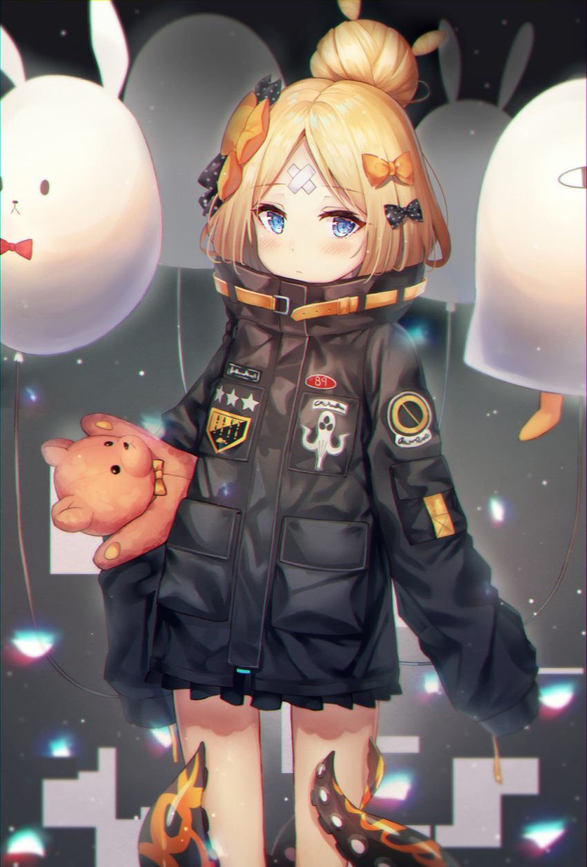 1girl abigail_williams_(fate/grand_order) balloon bangs black_bow black_jacket blonde_hair blue_eyes blush bow chromatic_aberration closed_mouth commentary_request crossed_bandaids eyebrows_visible_through_hair fate/grand_order fate_(series) hair_bow hair_bun highres holding holding_balloon jacket kyubi long_hair long_sleeves medjed object_hug orange_bow parted_bangs polka_dot polka_dot_bow sleeves_past_fingers sleeves_past_wrists solo stuffed_animal stuffed_toy suction_cups teddy_bear tentacle