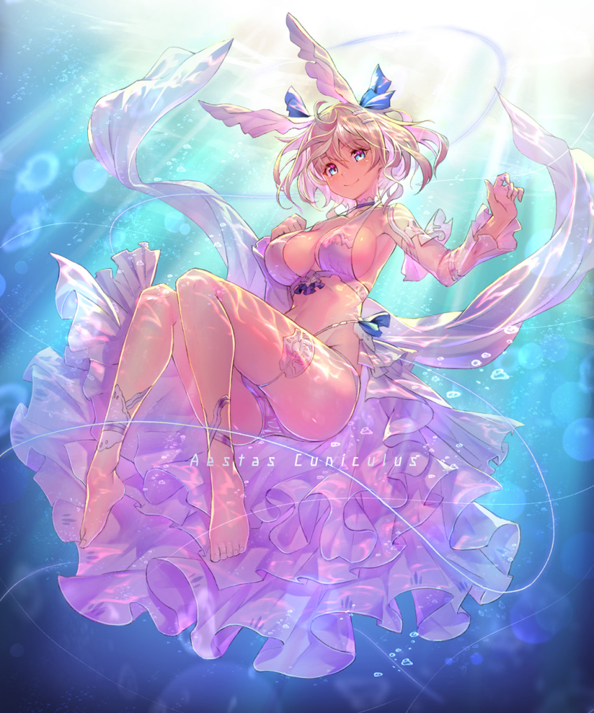 1girl air_bubble ass bangs barefoot blonde_hair blue_eyes blush breasts bubble choker cleavage closed_mouth collarbone commentary_request eyebrows_visible_through_hair full_body hair_ornament hairclip highres large_breasts looking_at_viewer nadare-san_(nadare3nwm) original overskirt shiny shiny_skin short_hair simple_background smile solo submerged thigh_strap water