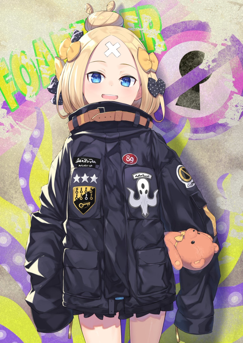 1girl :d abigail_williams_(fate/grand_order) bangs black_bow black_jacket blonde_hair blue_eyes blush bow commentary_request cowboy_shot crossed_bandaids fate/grand_order fate_(series) hair_bow hair_bun highres jacket joker_(tomakin524) key keyhole long_hair long_sleeves looking_at_viewer object_hug open_mouth orange_bow parted_bangs polka_dot polka_dot_bow round_teeth sleeves_past_fingers sleeves_past_wrists smile solo standing star stuffed_animal stuffed_toy teddy_bear teeth upper_teeth
