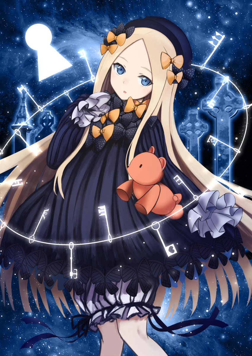 1girl abigail_williams_(fate/grand_order) absurdres bangs black_bow black_dress black_hat blonde_hair bloomers blue_eyes bow bug butterfly commentary_request dress fate/grand_order fate_(series) forehead hair_bow hat head_tilt highres insect key keyhole long_hair long_sleeves looking_at_viewer moni_(credo) night night_sky orange_bow parted_bangs parted_lips polka_dot polka_dot_bow sky sleeves_past_fingers sleeves_past_wrists solo star_(sky) starry_sky stuffed_animal stuffed_toy teddy_bear tombstone underwear very_long_hair white_bloomers