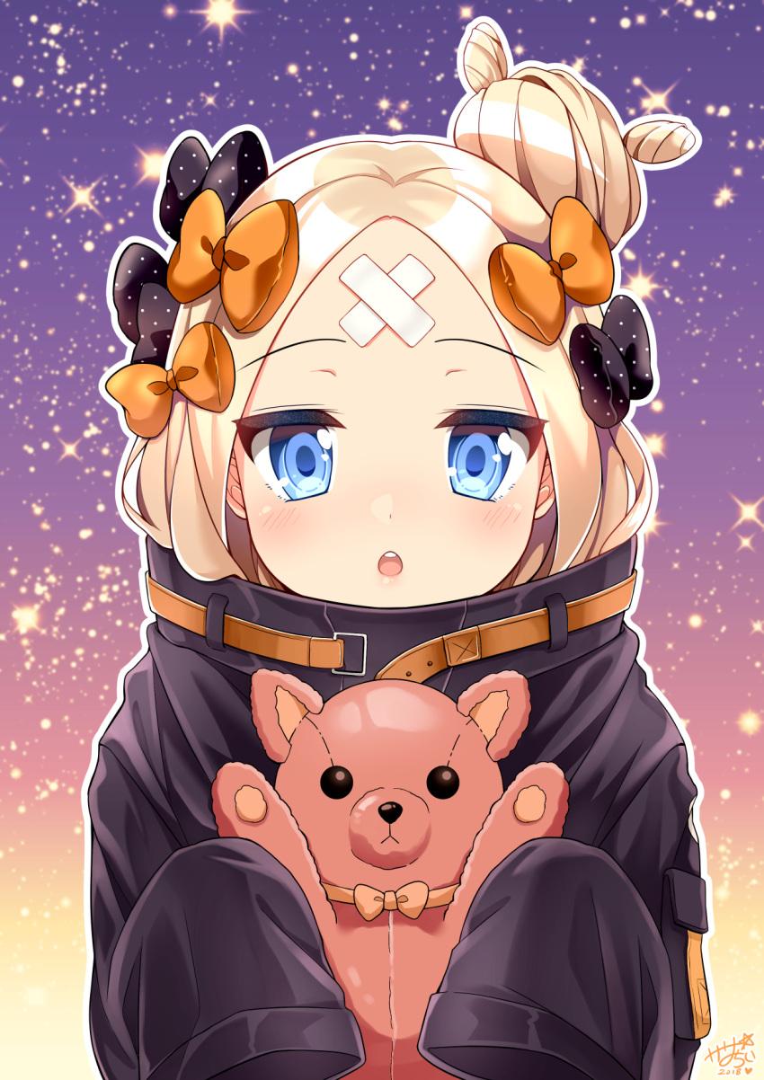 1girl 2018 :o abigail_williams_(fate/grand_order) bangs black_bow black_jacket blonde_hair blue_eyes bow breasts commentary_request crossed_bandaids cuffed eyebrows_visible_through_hair fate/grand_order fate_(series) hair_bow hair_bun heart highres holding holding_stuffed_animal jacket long_hair long_sleeves looking_at_viewer orange_bow parted_bangs parted_lips polka_dot polka_dot_bow round_teeth sasha_chii signature sleeves_past_fingers sleeves_past_wrists solo sparkle_background stuffed_animal stuffed_toy teddy_bear teeth upper_teeth