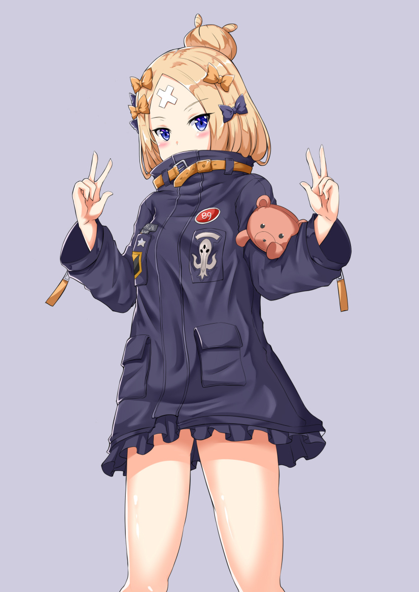 1girl abigail_williams_(fate/grand_order) absurdres ainna_(kekai) bangs black_bow black_jacket blonde_hair blue_eyes blush bow commentary_request covered_mouth double_v fate/grand_order fate_(series) hair_bow hair_bun highres jacket long_hair long_sleeves looking_at_viewer object_hug orange_bow parted_bangs purple_background simple_background solo standing star stuffed_animal stuffed_toy teddy_bear v v-shaped_eyebrows