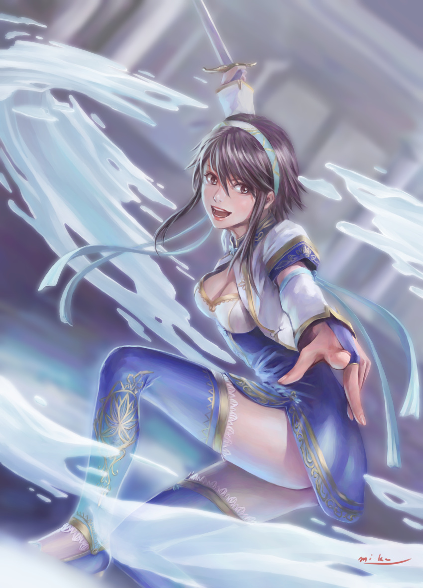 1girl absurdres ass blue_legwear breasts brown_eyes brown_hair chai_xianghua chinese_clothes cleavage dress elbow_gloves gloves headband highres holding holding_sword holding_weapon looking_at_viewer murasaki-sin open_mouth short_hair smile solo soul_calibur soulcalibur_vi sword thigh-highs weapon