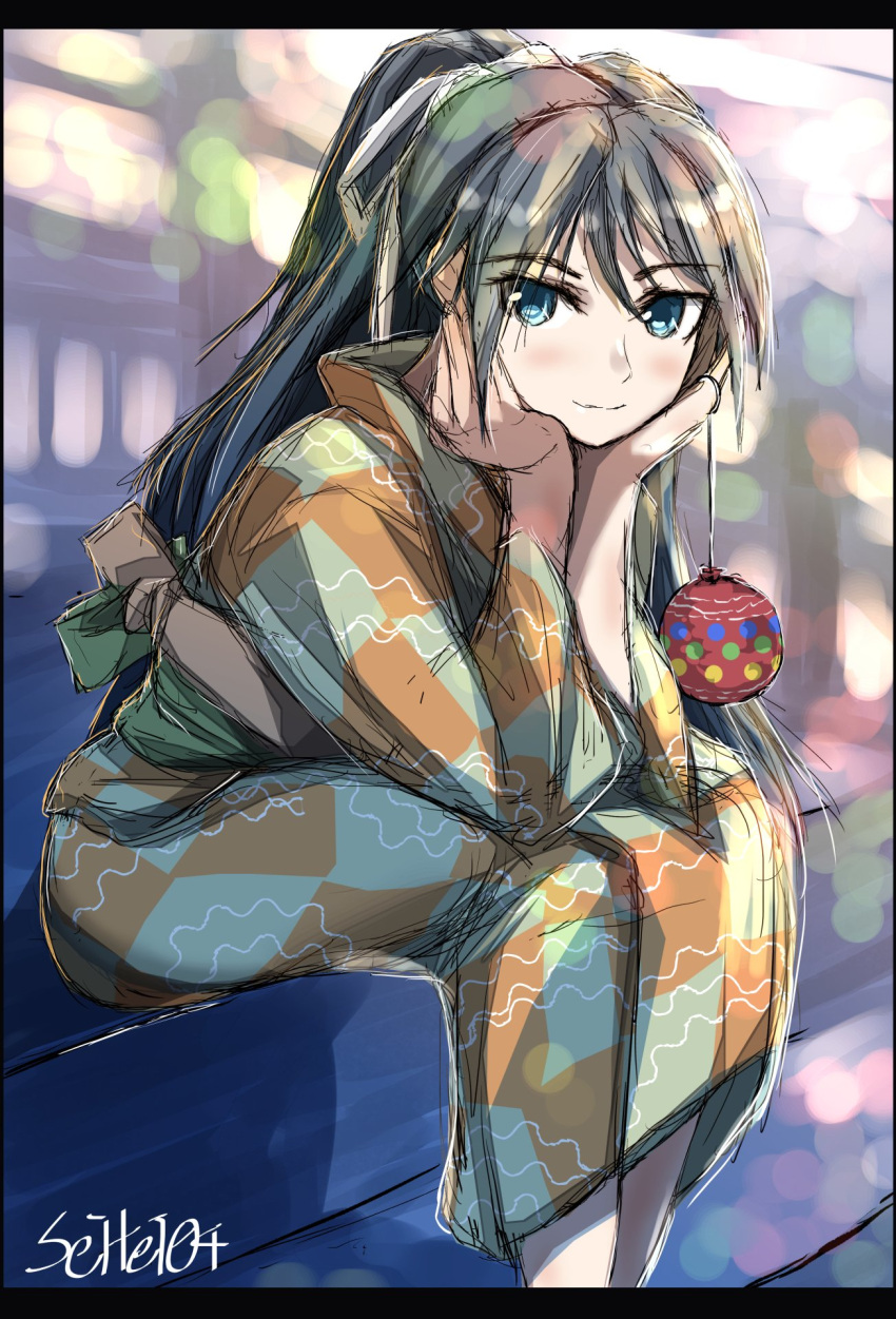 1girl belt black_hair blush closed_mouth eyebrows_visible_through_hair hair_between_eyes highres japanese_clothes kantai_collection katsuragi_(kantai_collection) kimono long_hair long_sleeves looking_at_viewer seitei_(04seitei) sitting smile solo yukata