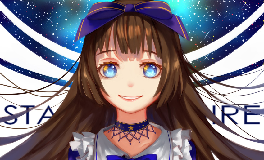 1girl blue_bow blue_eyes bow brown_hair character_name choker collarbone commentary_request frills grin hair_bow highres long_hair looking_at_viewer open_mouth sidelocks sky smile solo star_(sky) star_sapphire starry_sky touhou upper_body ze_xia