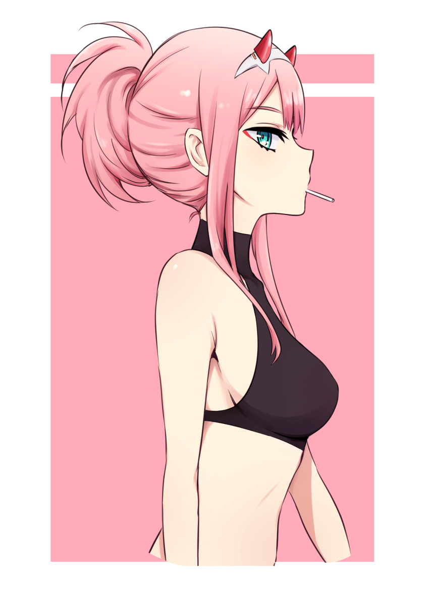 1girl border breasts cropped_arms cropped_torso darling_in_the_franxx from_side green_eyes highres horns k_016002 medium_breasts outside_border pink_background pink_hair profile short_ponytail sideboob sidelocks solo upper_body white_border zero_two_(darling_in_the_franxx)