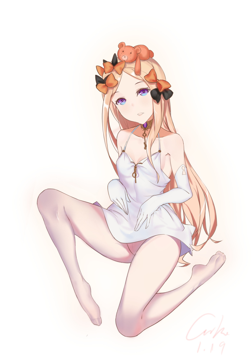 1girl abigail_williams_(fate/grand_order) absurdres bangs bare_shoulders black_bow blonde_hair blue_eyes bow breasts collarbone commentary_request dress fate/grand_order fate_(series) gloves hair_bow highres long_hair looking_at_viewer orange_bow pantyhose parted_bangs parted_lips shinkuwauri simple_background small_breasts solo stuffed_animal stuffed_toy teddy_bear white_background white_dress white_gloves white_legwear