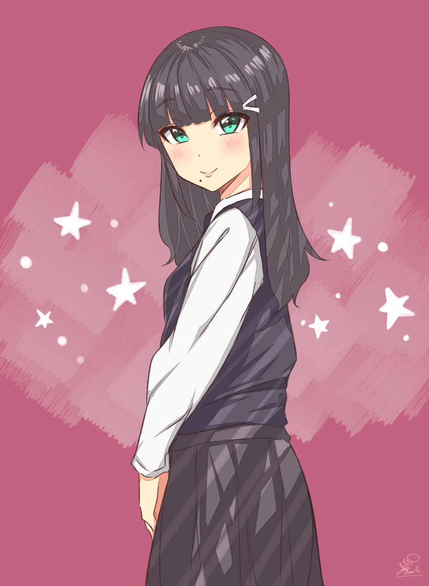 1girl absurdres bangs black_hair black_skirt black_vest blunt_bangs blush closed_mouth commentary_request cowboy_shot eyebrows_visible_through_hair from_side green_eyes hair_ornament hairclip highres kaya_(yoshina9) kurosawa_dia long_hair long_sleeves looking_at_viewer looking_to_the_side love_live! love_live!_sunshine!! mole mole_under_mouth pink_background pink_lips shiny shiny_hair shirt signature skirt smile solo star straight_hair vest white_shirt