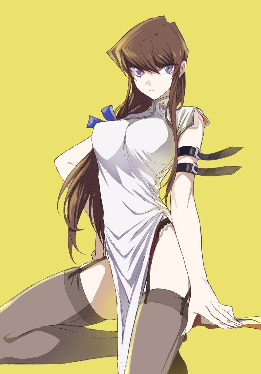 1girl :| absurdres arm_belt bangs blue_eyes breasts brown_hair china_dress chinese_clothes closed_mouth dress garter_straps genderswap genderswap_(mtf) grey_legwear hand_on_hip highres kaiba_seto large_breasts long_hair looking_at_viewer maruchi pelvic_curtain simple_background skindentation sleeveless sleeveless_dress solo standing standing_on_one_leg thigh-highs violet_eyes white_dress yellow_background yu-gi-oh!