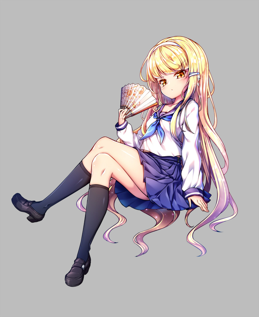 1girl black_legwear blonde_hair blue_skirt fan folding_fan hair_ornament hairband hairclip highres kneehighs legs_crossed long_hair original poseich school_uniform serafuku shirt shoes sitting skirt solo unleashed very_long_hair white_shirt yellow_eyes