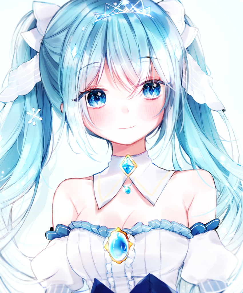 1girl bangs bare_shoulders blush breasts brooch center_frills cleavage closed_mouth colored_eyelashes detached_collar detached_sleeves eyebrows_visible_through_hair eyelashes gem hair_ornament hair_ribbon hatsune_miku highres jewelry long_hair medium_breasts nare_(17_junana) necklace pendant puffy_short_sleeves puffy_sleeves ribbon shiny shiny_hair short_sleeves simple_background smile snowflake_hair_ornament solo strapless symbol-shaped_pupils tiara twintails upper_teeth vocaloid white_background white_ribbon yuki_miku