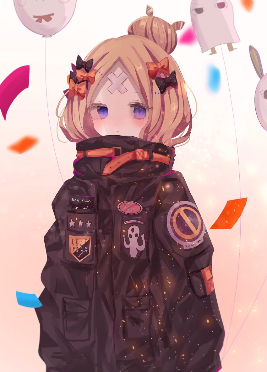 1girl 2off4 abigail_williams_(fate/grand_order) balloon bangs black_bow black_jacket blonde_hair blush bow brown_background closed_mouth crossed_bandaids fate/grand_order fate_(series) fou_(fate/grand_order) gradient gradient_background grey_background hair_bow hair_bun highres jacket key long_hair long_sleeves looking_at_viewer medjed object_hug orange_bow parted_bangs polka_dot polka_dot_bow sleeves_past_fingers sleeves_past_wrists solo star stuffed_animal stuffed_toy teddy_bear violet_eyes