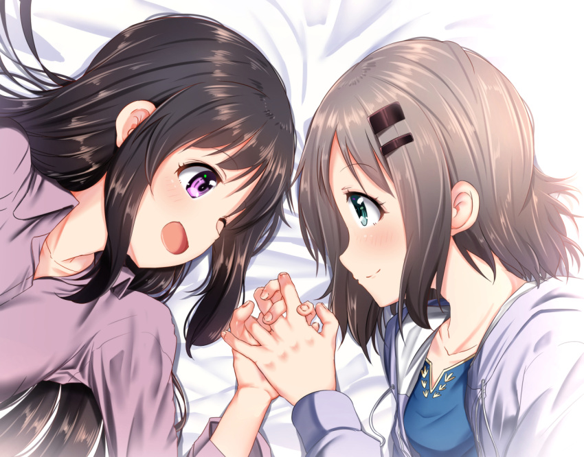 2girls ;d bangs bed_sheet blue_shirt blush brown_eyes brown_hair closed_mouth collarbone commentary_request eye_contact eyebrows_visible_through_hair fingernails green_eyes hair_between_eyes hair_ornament hairclip hand_holding hood hood_down hooded_jacket jacket kuraue_hinata long_hair long_sleeves looking_at_another lying mad_(hazukiken) multiple_girls on_back on_side one_eye_closed open_clothes open_jacket open_mouth profile purple_jacket purple_shirt shirt smile very_long_hair violet_eyes yama_no_susume yukimura_aoi