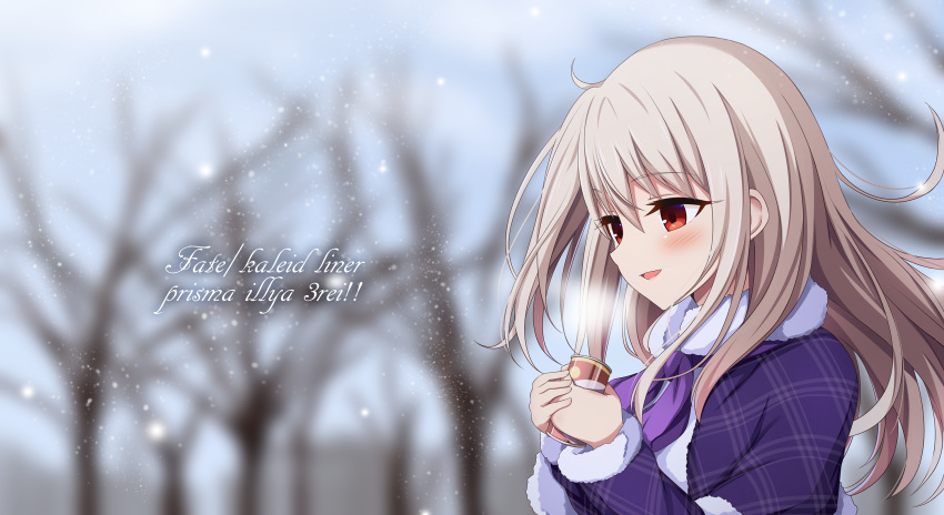1girl bare_tree blonde_hair blurry blurry_background blush can cat coat commentary copyright_name eyebrows_visible_through_hair fate/kaleid_liner_prisma_illya fate_(series) fur-trimmed_sleeves fur_collar fur_trim hair_between_eyes highres holding holding_can illyasviel_von_einzbern long_hair morokoshi_(tekku) parted_lips plaid_coat red_eyes smile snowing solo steam tree upper_body winter winter_clothes winter_coat