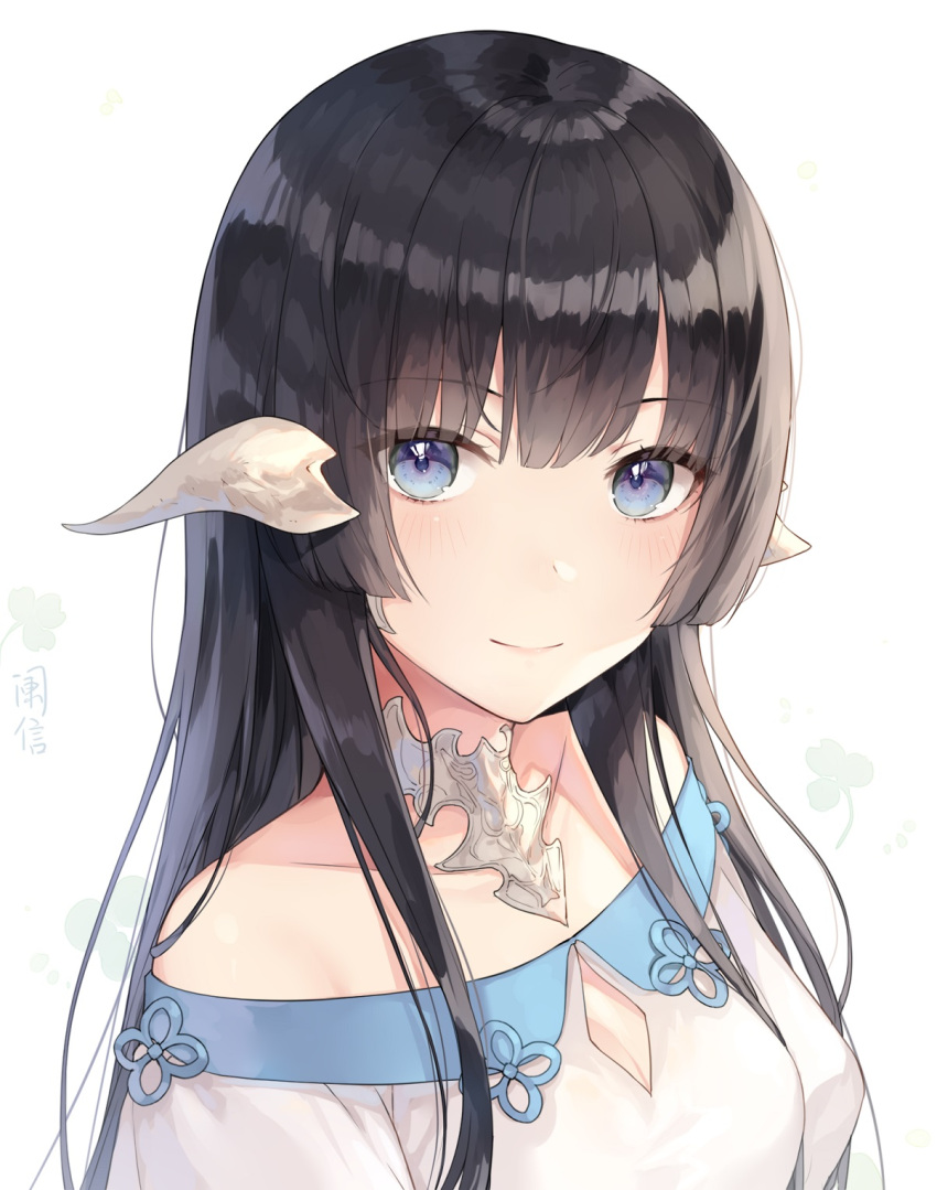 1girl au_ra ayuanlv bangs bare_shoulders black_hair blue_eyes blush breasts cleavage closed_mouth clover collarbone dragon_horns eyebrows_visible_through_hair eyes_visible_through_hair final_fantasy final_fantasy_xiv highres horns looking_at_viewer off_shoulder smile solo straight_hair upper_body