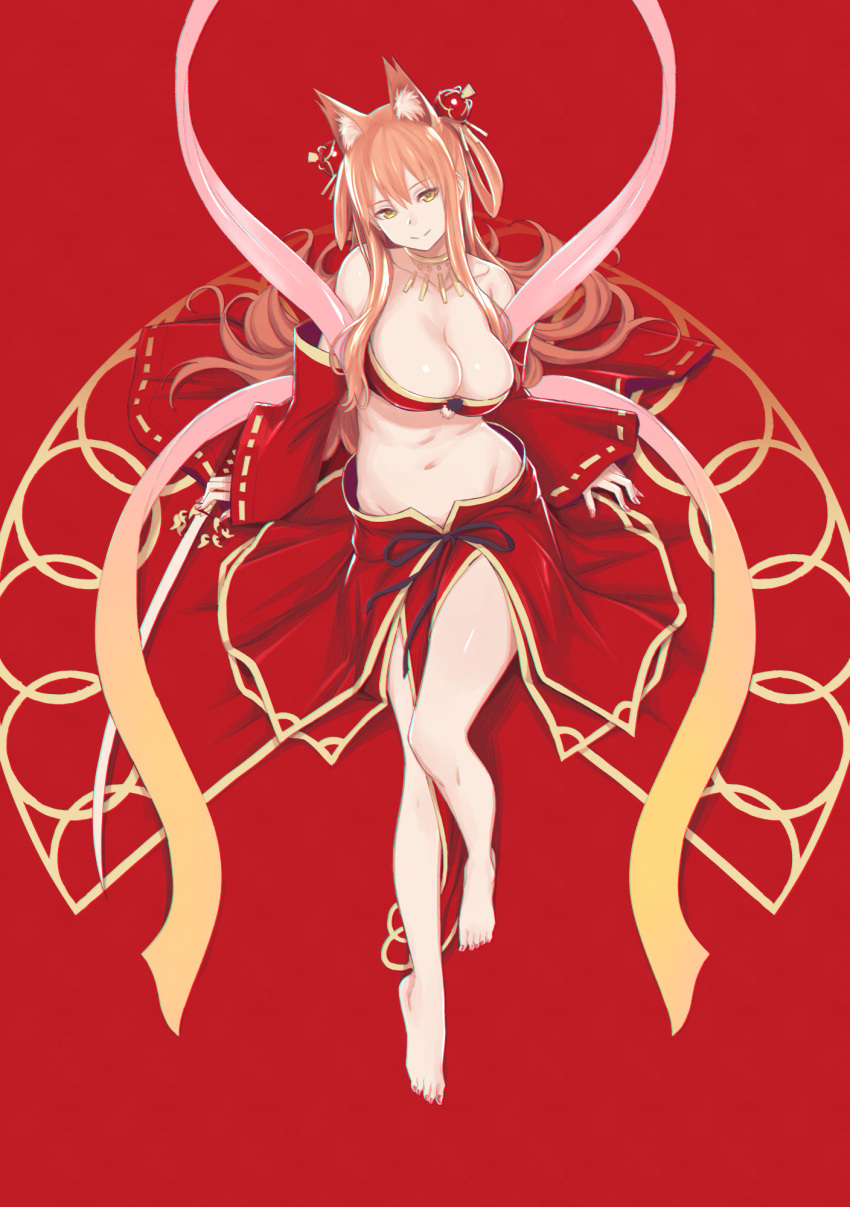 1girl animal_ear_fluff animal_ears blonde_hair breasts collarbone detached_sleeves fate/grand_order fate_(series) fox_ears highres katana large_breasts long_hair looking_at_viewer midriff red_background ribbon-trimmed_sleeves ribbon_trim simple_background smile solo suzuka_gozen_(fate) sword utu_(ldnsft) very_long_hair weapon wide_sleeves yellow_eyes