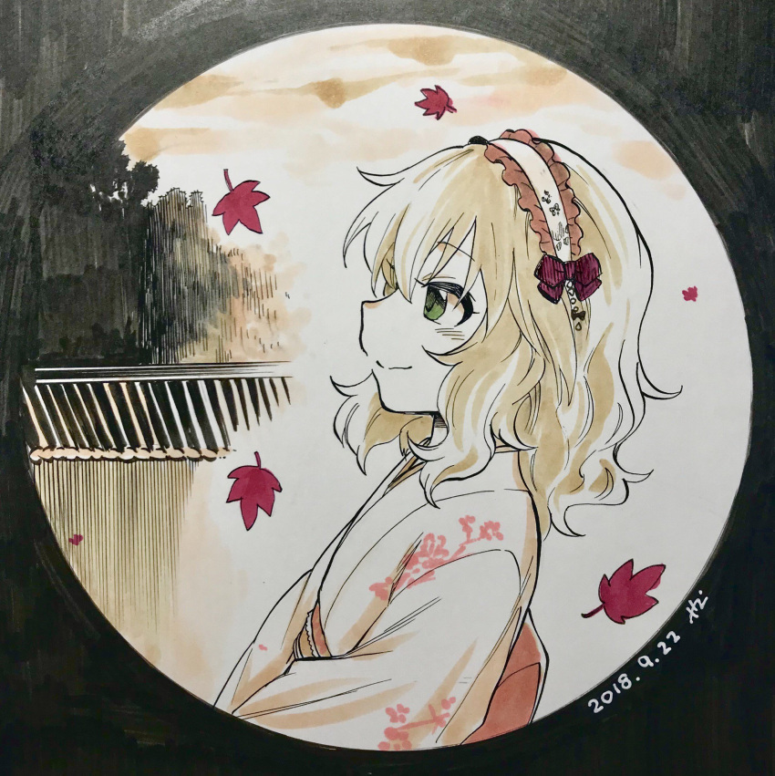 1girl autumn_leaves blonde_hair bow commentary_request dated eyebrows_visible_through_hair floral_print green_eyes hair_bow hairband highres idolmaster idolmaster_cinderella_girls japanese_clothes kimono kyouno leaf lolita_hairband obi profile sakurai_momoka sash short_hair signature smile solo traditional_media upper_body wavy_hair