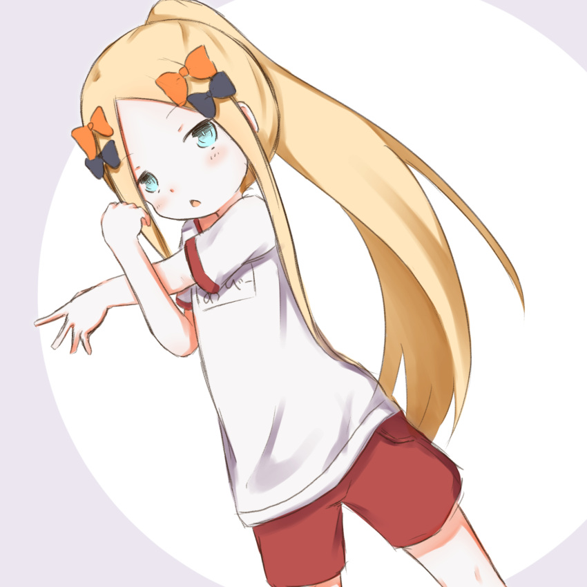 1girl abigail_williams_(fate/grand_order) bangs black_bow blonde_hair blue_eyes blush bow commentary_request dutch_angle eyebrows_visible_through_hair fate/grand_order fate_(series) forehead gym_shirt gym_shorts gym_uniform hair_bow highres looking_at_viewer name_tag orange_bow parted_bangs parted_lips ponytail red_shorts shirt short_shorts short_sleeves shorts sidelocks solo su_guryu white_shirt