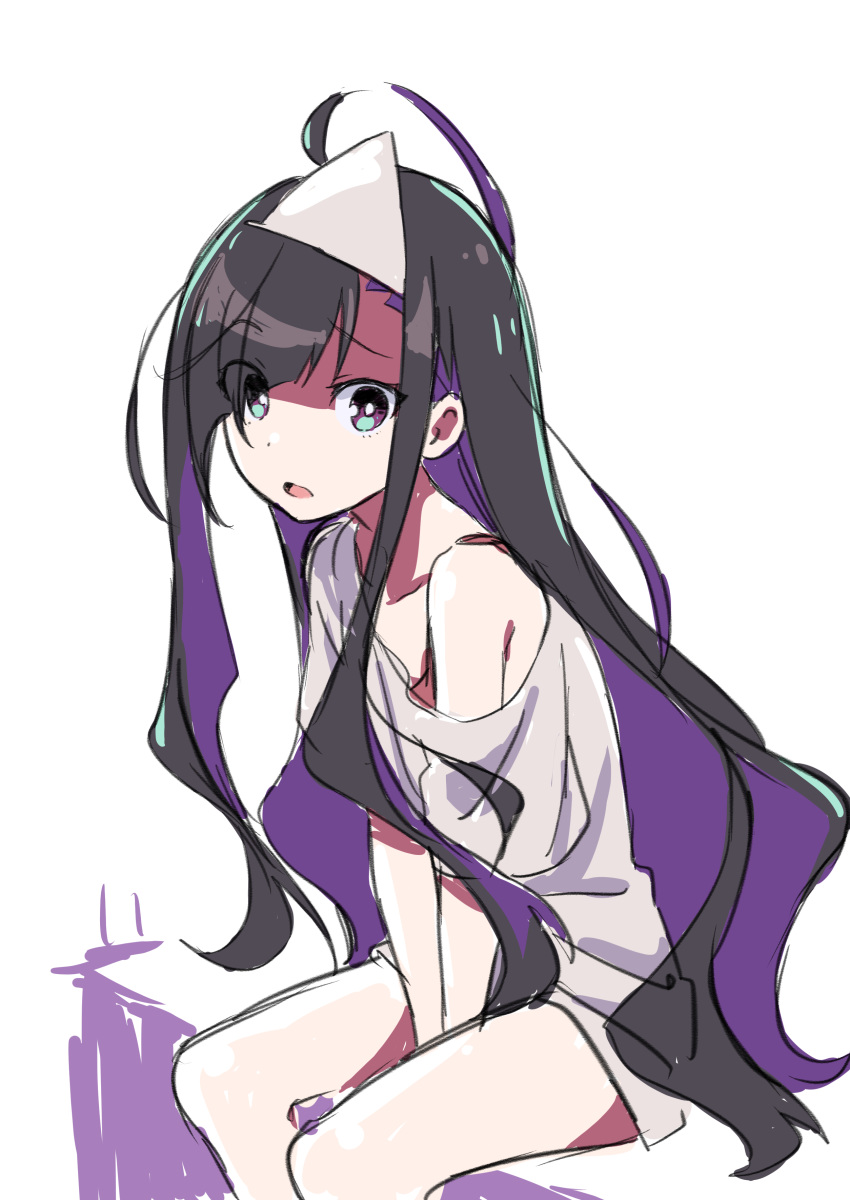 1girl absurdres between_legs black_hair bright_pupils eyebrows_visible_through_hair eyes_visible_through_hair feet_out_of_frame hand_between_legs highres long_hair looking_at_viewer off-shoulder_shirt open_mouth original shirt short_sleeves simple_background sitting solo tama_(tama-s) triangular_headpiece very_long_hair violet_eyes white_background white_shirt