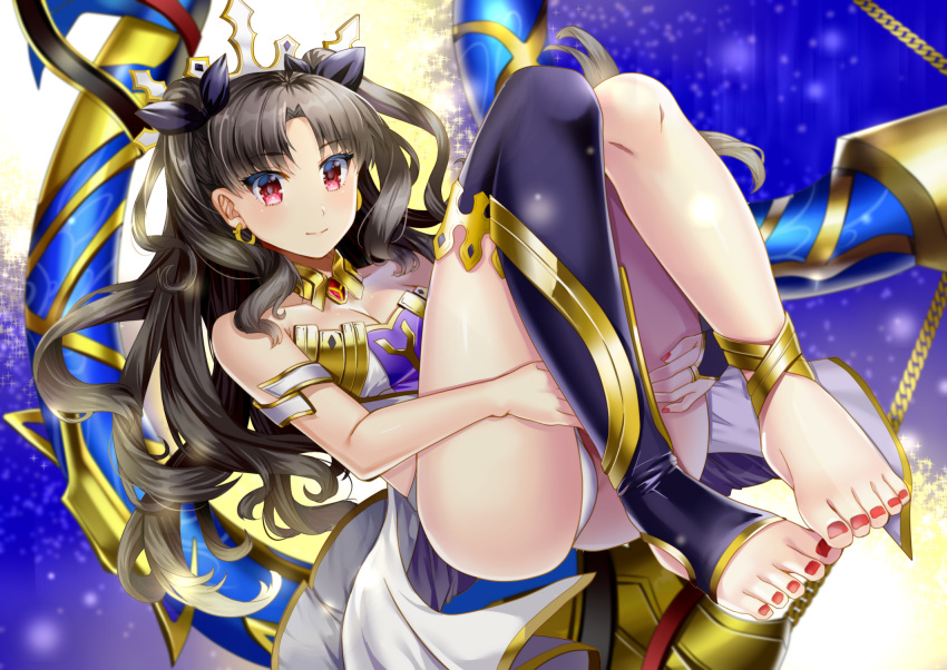 1girl anklet armlet asymmetrical_legwear asymmetrical_sleeves bangs bare_shoulders barefoot bikini_top black_bow black_hair blue_legwear bow breasts bridal_gauntlets cleavage closed_mouth collar collarbone commentary_request detached_collar earrings elbow_gloves eyebrows_visible_through_hair fate/grand_order fate_(series) feet floating full_body gloves gold_trim hair_bow hands_on_own_thighs hands_under_legs highres hoop_earrings ishtar_(fate/grand_order) jewelry knees_up large_breasts legs long_hair long_legs looking_at_viewer medium_breasts neck_ring parted_bangs red_eyes single_elbow_glove single_thighhigh smile solo strapless thigh-highs thighs toeless_legwear toenails toes uzura_(moimoi)