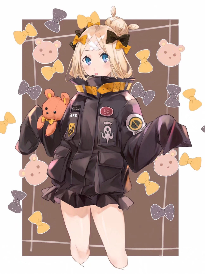 1girl :d abigail_williams_(fate/grand_order) bangs black_bow black_jacket blonde_hair blue_eyes blush bow cropped_legs crossed_bandaids eyebrows_visible_through_hair fate/grand_order fate_(series) hair_bow hair_bun hands_up heroic_spirit_traveling_outfit highres jacket key lizi13896363898 long_hair long_sleeves open_mouth orange_bow parted_bangs polka_dot polka_dot_bow sleeves_past_fingers sleeves_past_wrists smile solo star stuffed_animal stuffed_toy teddy_bear