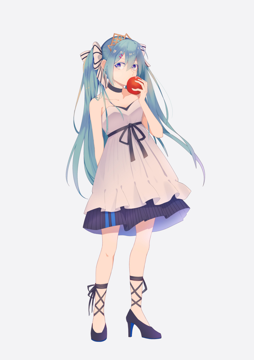 1girl alternate_costume apple bangs bare_shoulders black_footwear black_ribbon blue_eyes blue_hair bow choker commentary crown dress english_commentary food fruit full_body grey_background hair_between_eyes hair_bow hair_ornament hairclip hatsune_miku highres hua_ben_wuming long_hair looking_at_viewer ribbon simple_background sleeveless sleeveless_dress solo twintails very_long_hair vocaloid white_dress