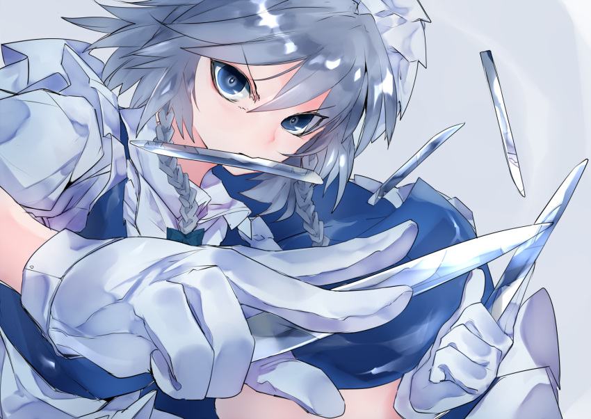 1girl apron bangs blue_dress blue_eyes bow braid commentary_request dress eyebrows_visible_through_hair foreshortening gloves green_bow grey_background hair_between_eyes hair_bow holding holding_knife holding_weapon ikurauni izayoi_sakuya knife looking_at_viewer maid maid_apron maid_headdress mouth_hold puffy_short_sleeves puffy_sleeves short_hair short_sleeves silver_hair simple_background solo touhou twin_braids upper_body v-shaped_eyebrows waist_apron weapon white_apron white_gloves wing_collar