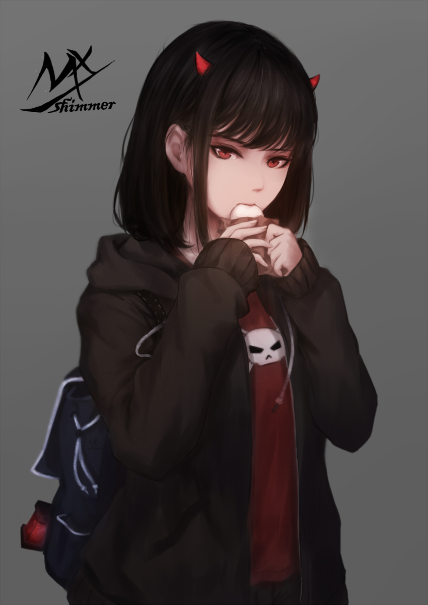 1girl artist_name backpack bag bag_charm bangs black_hair black_jacket charm_(object) drawstring eating food grey_background hands_up highres holding holding_food hood hood_down hooded_jacket horns jacket long_sleeves looking_at_viewer medium_hair open_clothes open_jacket original print_shirt red_eyes red_shirt shimmer shirt simple_background skull_print sleeves_past_wrists solo upper_body wrapper