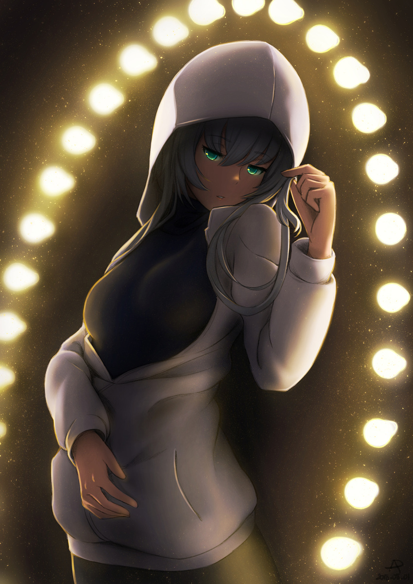 1girl 2018 breasts dated eyebrows_visible_through_hair green_eyes hair_between_eyes hand_on_own_stomach highres hood hoodie large_breasts long_hair long_sleeves looking_at_viewer number original parted_lips reito_(1755866) silver_hair solo